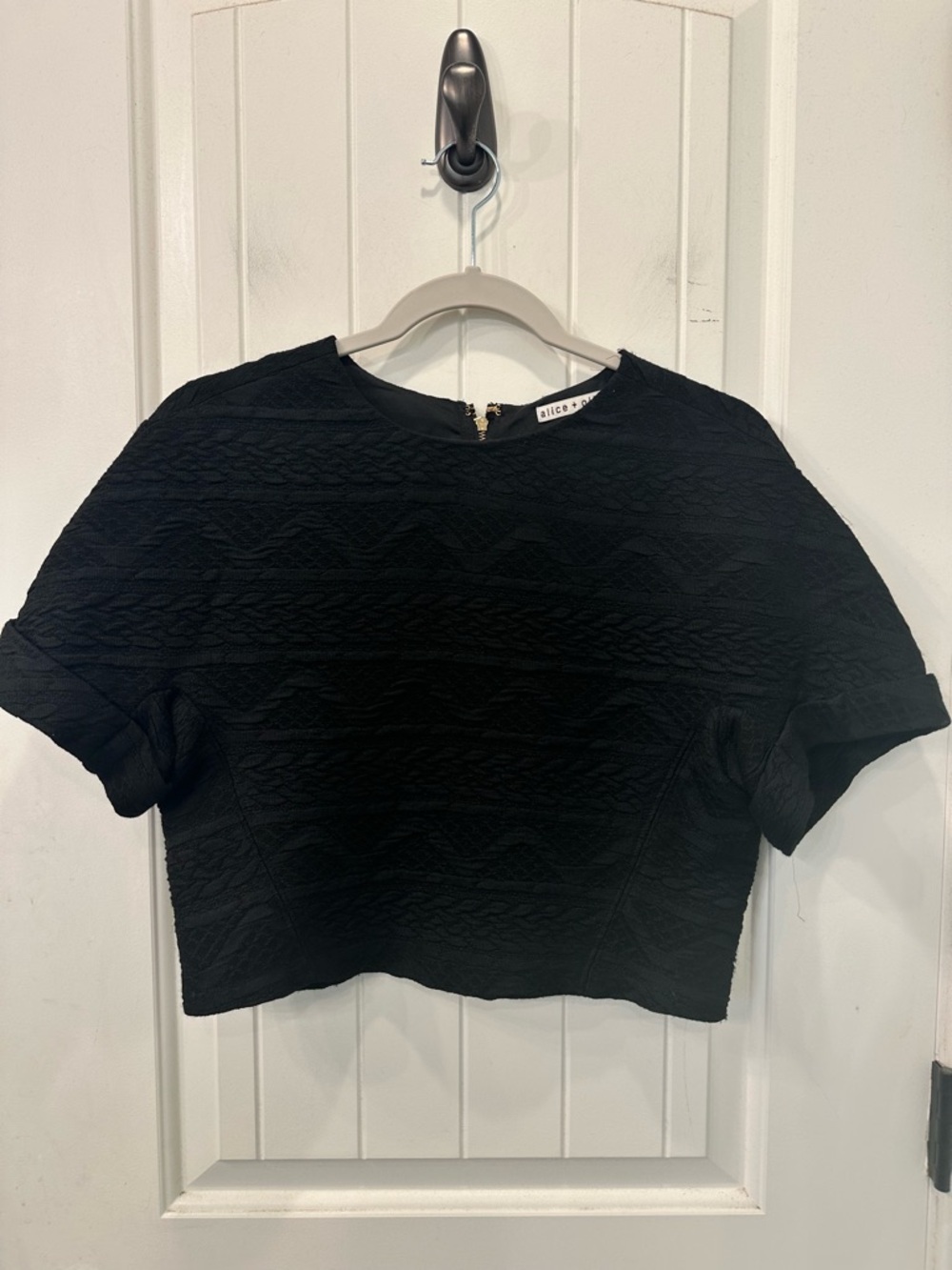 Alice + Olivia Textured Crop Top SZ 2 • Chic Luxe Gold Zipper on Back